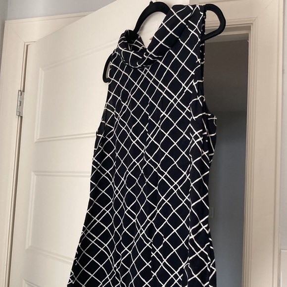 Banana Republic sleeveless window-pane black and white top - Picture 8 of 12